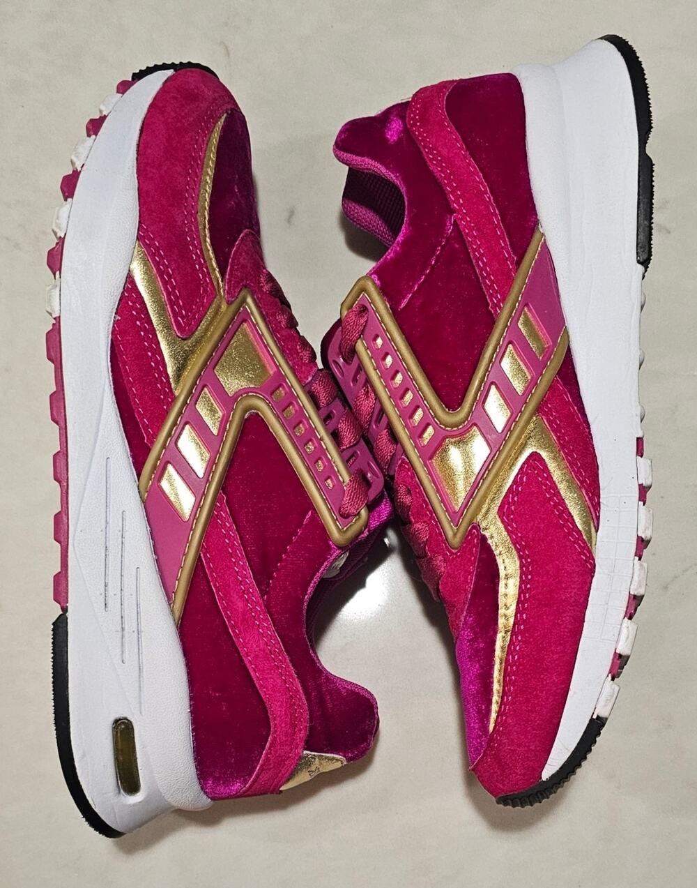 "Brooks Retro Sneakers Velvet Pink Gold Girls/Women's Size 6.5 EUR 37.5 UK 4.5"